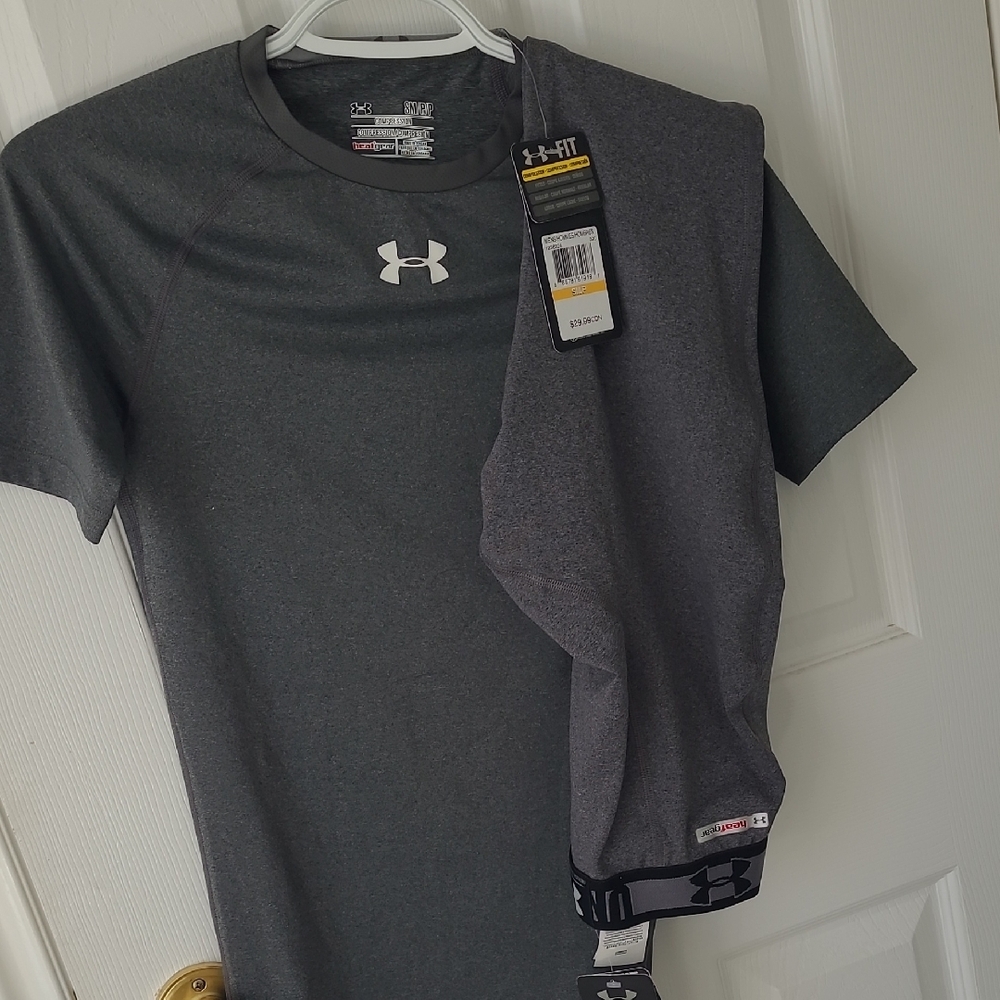 Under Armour Gray Short Sleeve Performance Tee And Leggings